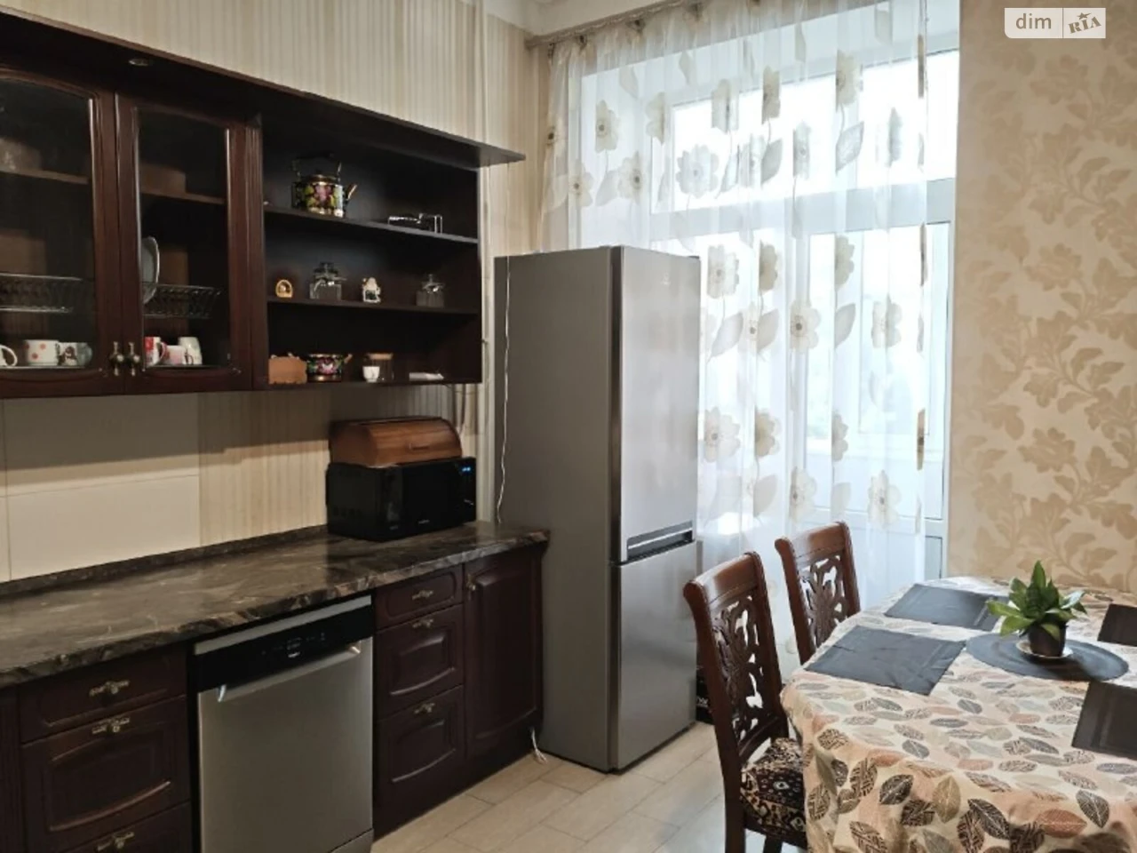 Long-Term Rental: 3-Bedroom Apartment in the Center