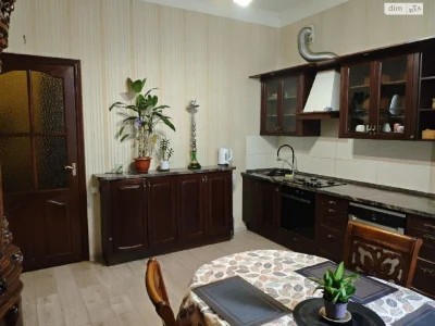 Long-Term Rental: 3-Bedroom Apartment in the Center