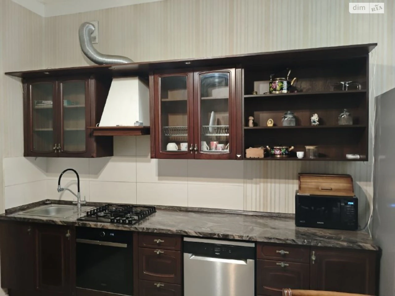 Long-Term Rental: 3-Bedroom Apartment in the Center