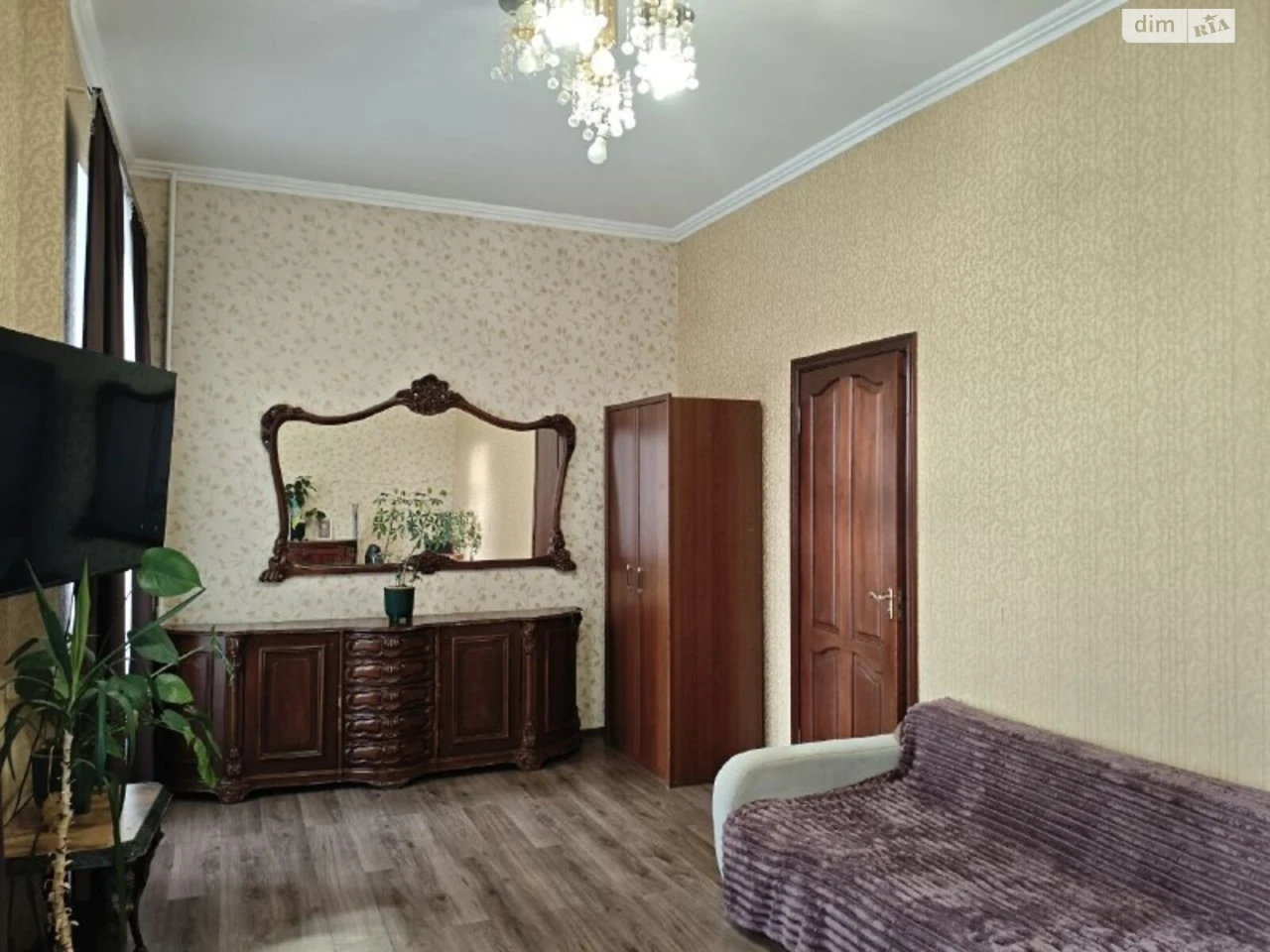 Long-Term Rental: 3-Bedroom Apartment in the Center