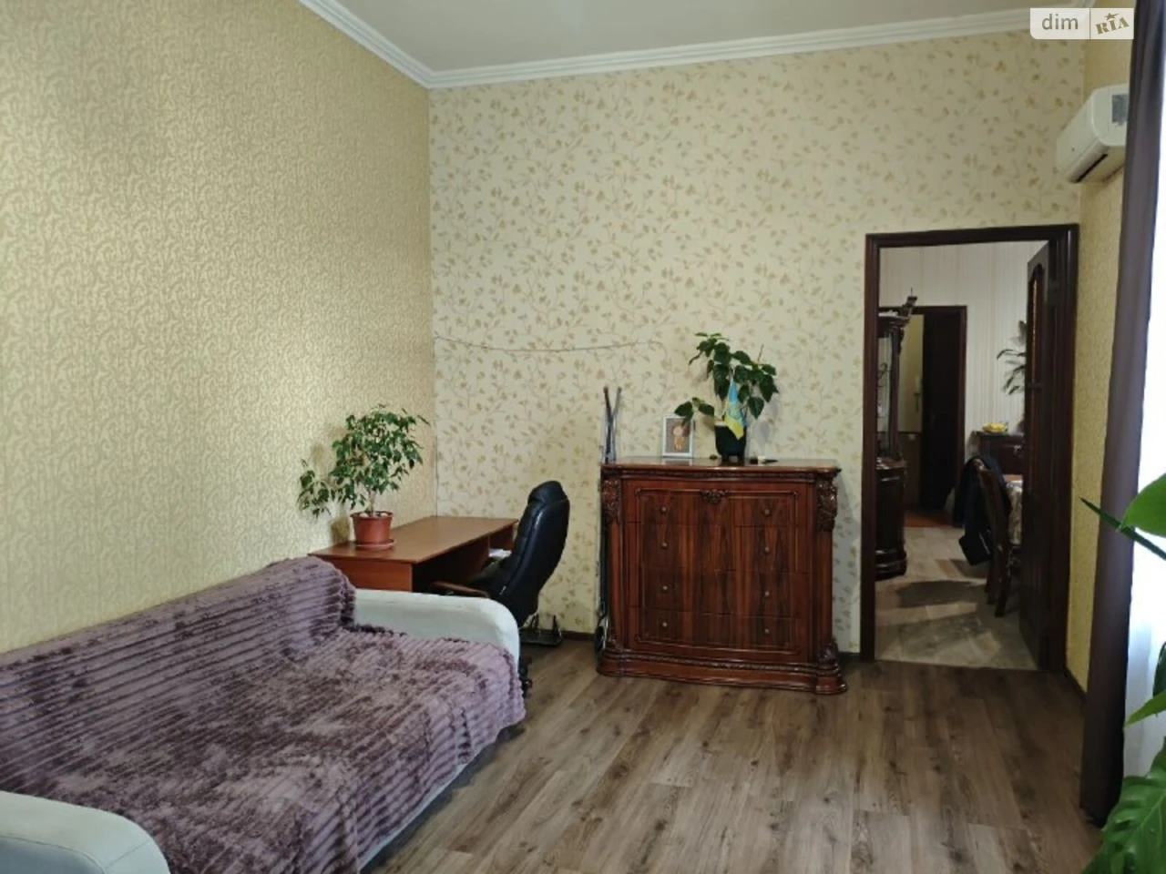 Long-Term Rental: 3-Bedroom Apartment in the Center