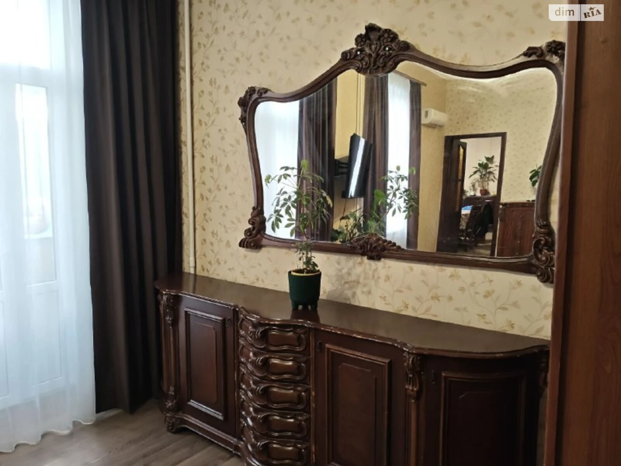 Long-Term Rental: 3-Bedroom Apartment in the Center
