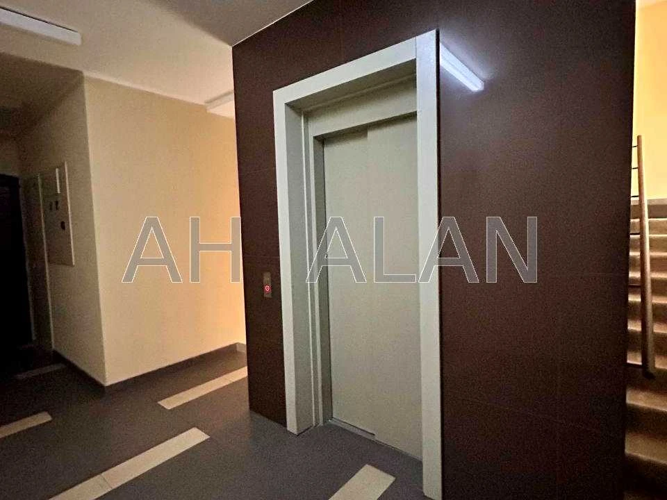 Apartment. Kyiv, Regeneratorna St., 4 k