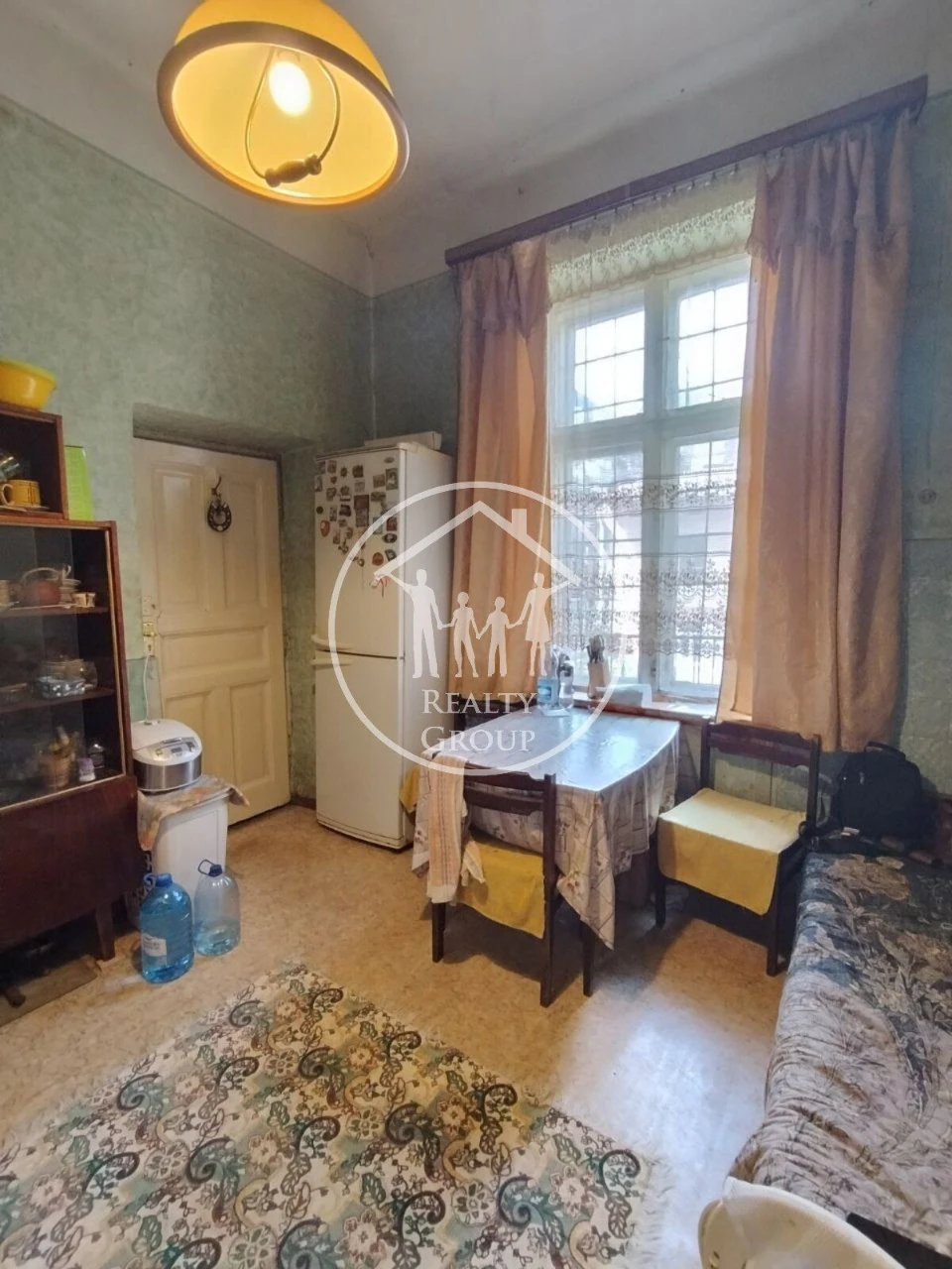 Простора 3 кімнатна квартира, центр!