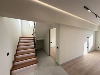Spacious Two-Story Apartment with Terrace in the Heart of the City!
