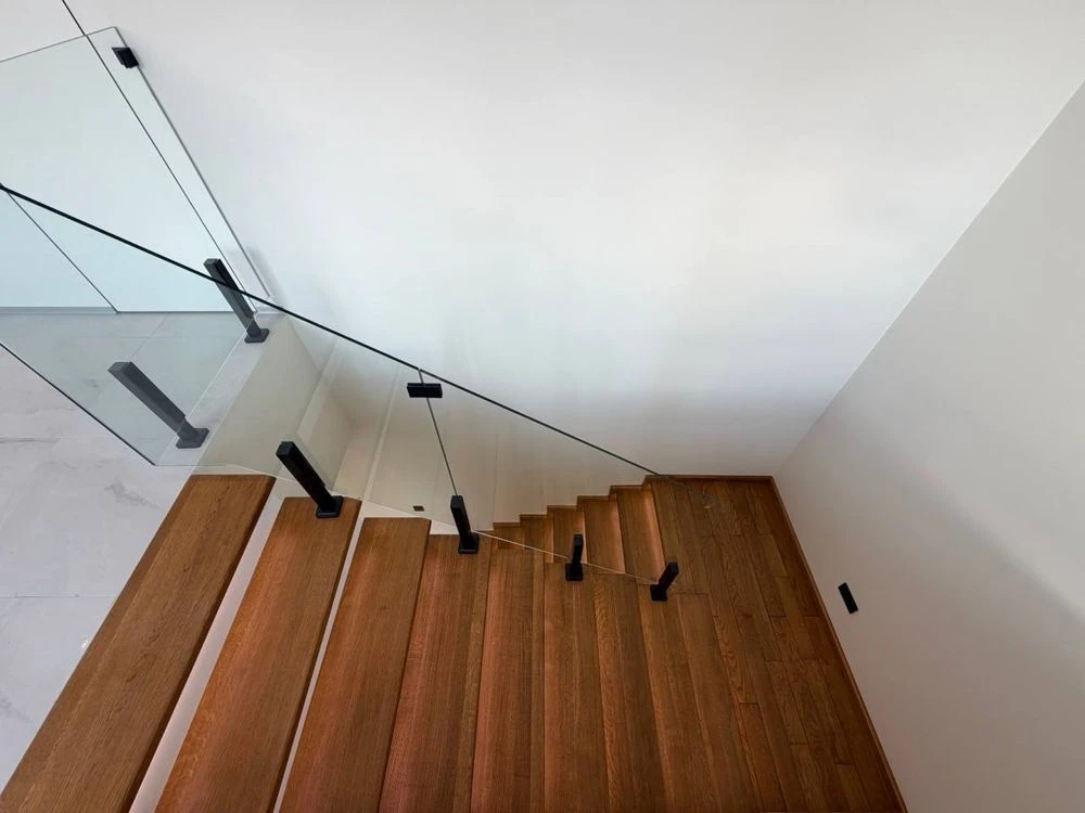 Spacious Two-Story Apartment with Terrace in the Heart of the City!