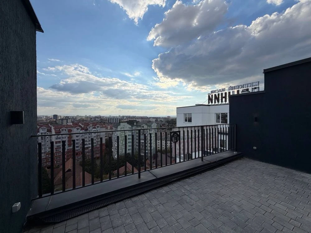 Spacious Two-Story Apartment with Terrace in the Heart of the City!