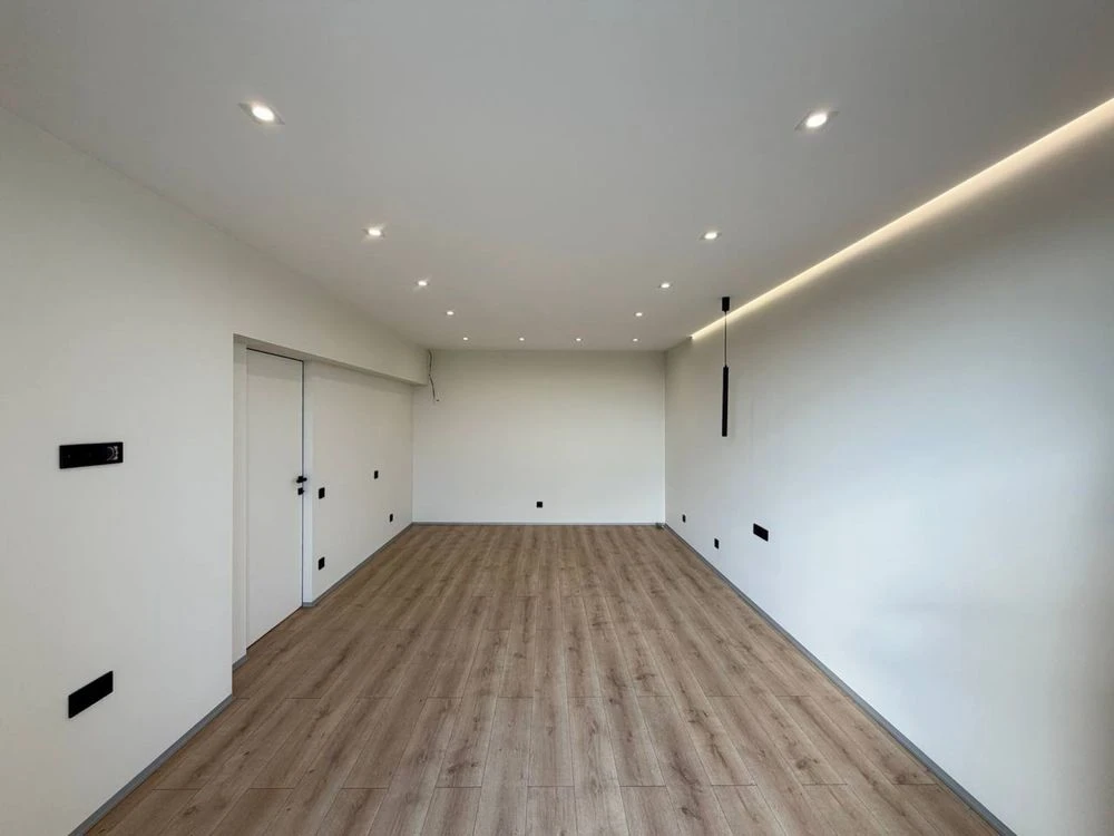 Spacious Two-Story Apartment with Terrace in the Heart of the City!