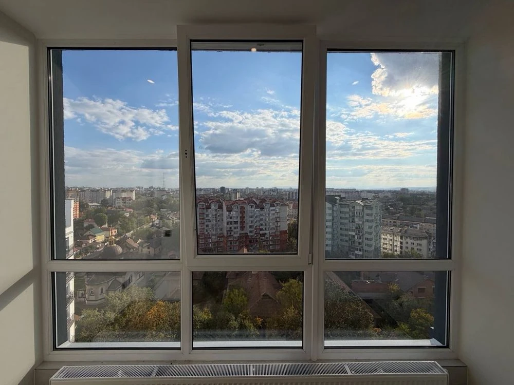 Spacious Two-Story Apartment with Terrace in the Heart of the City!