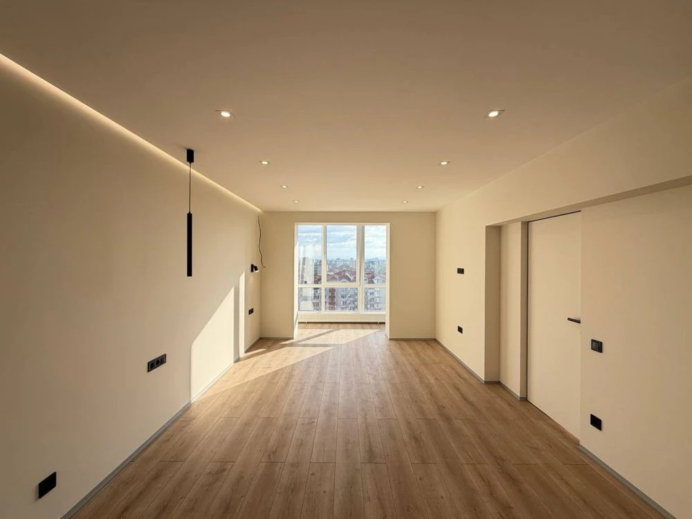 Spacious Two-Story Apartment with Terrace in the Heart of the City!