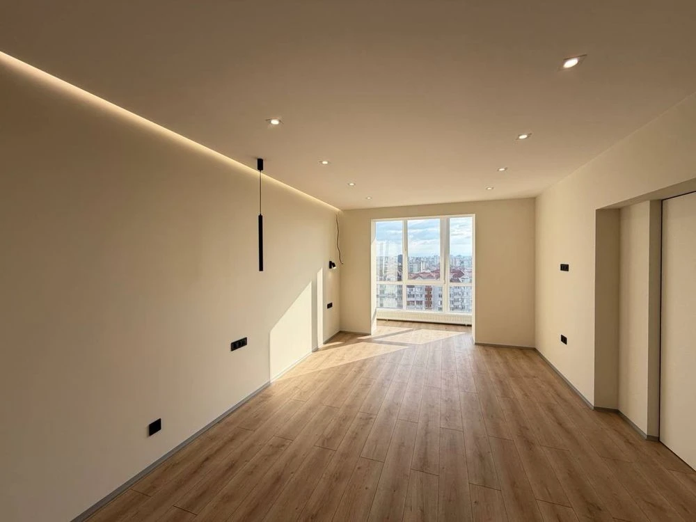 Spacious Two-Story Apartment with Terrace in the Heart of the City!