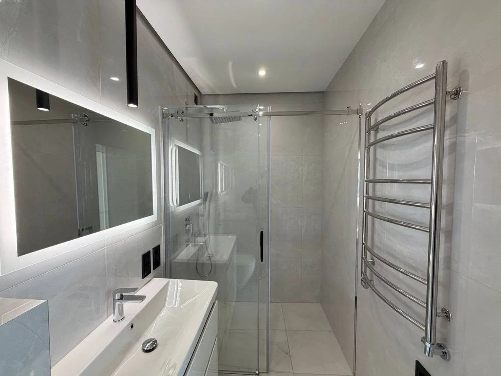 Spacious Two-Story Apartment with Terrace in the Heart of the City!