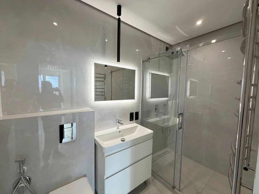 Spacious Two-Story Apartment with Terrace in the Heart of the City!