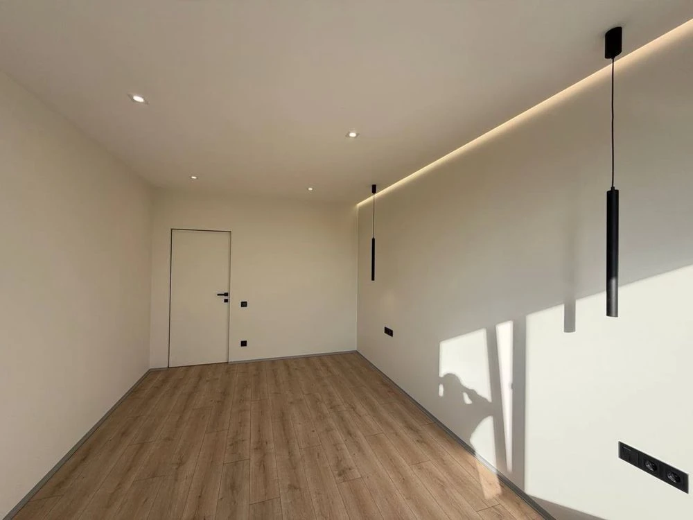 Spacious Two-Story Apartment with Terrace in the Heart of the City!