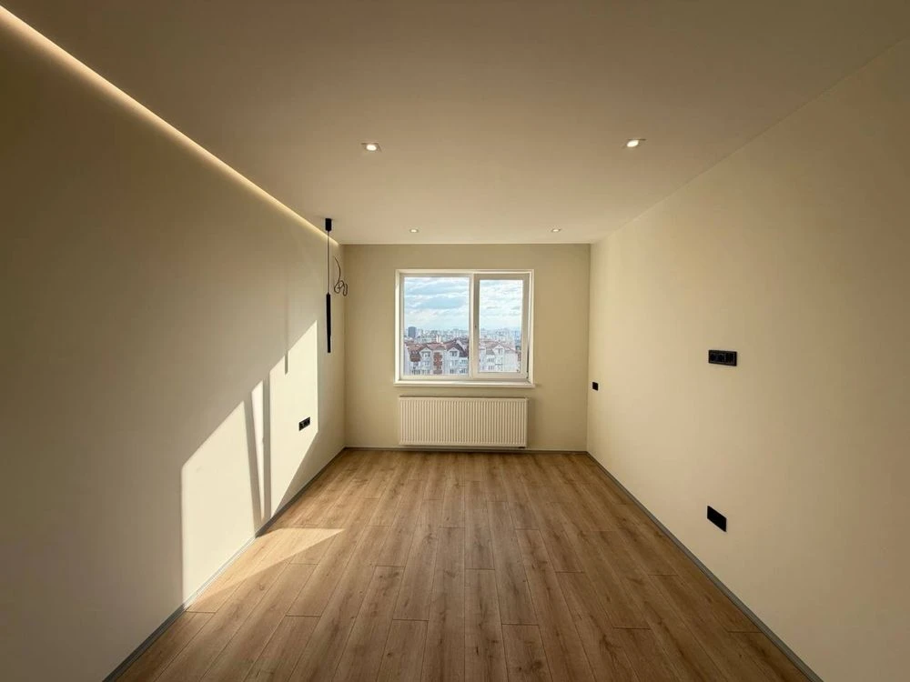 Spacious Two-Story Apartment with Terrace in the Heart of the City!