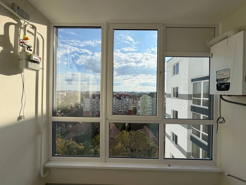 Spacious Two-Story Apartment with Terrace in the Heart of the City!