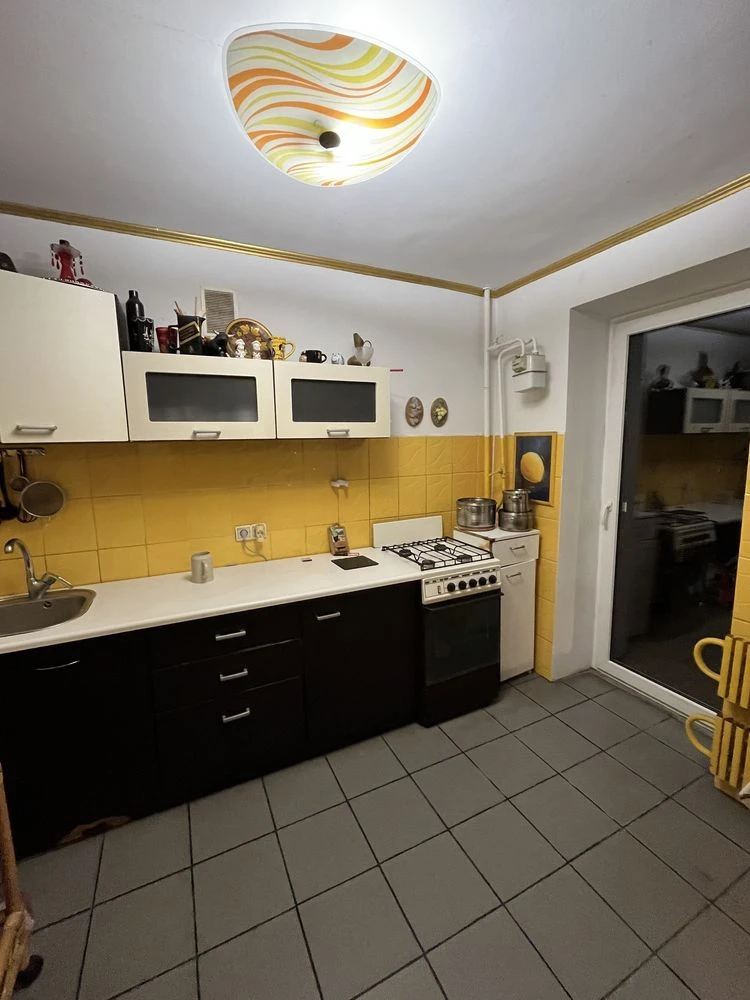 Продаж! Красива 2-х кімнатна квартира в будинку 2000р. по ву