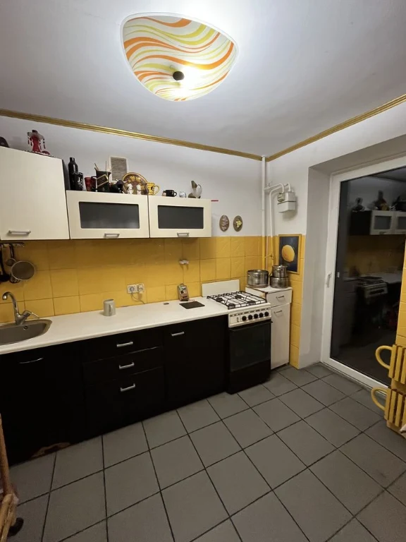 Продаж! Красива 2-х кімнатна квартира в будинку 2000р. по ву