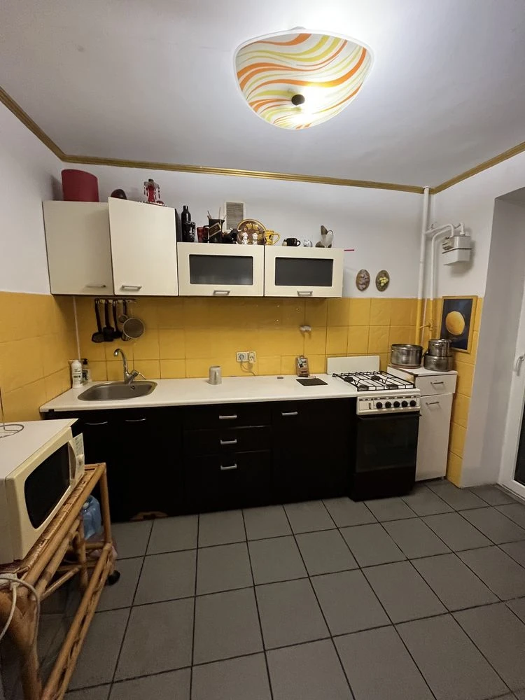 Продаж! Красива 2-х кімнатна квартира в будинку 2000р. по ву