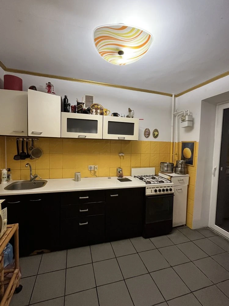 Продаж! Красива 2-х кімнатна квартира в будинку 2000р. по ву