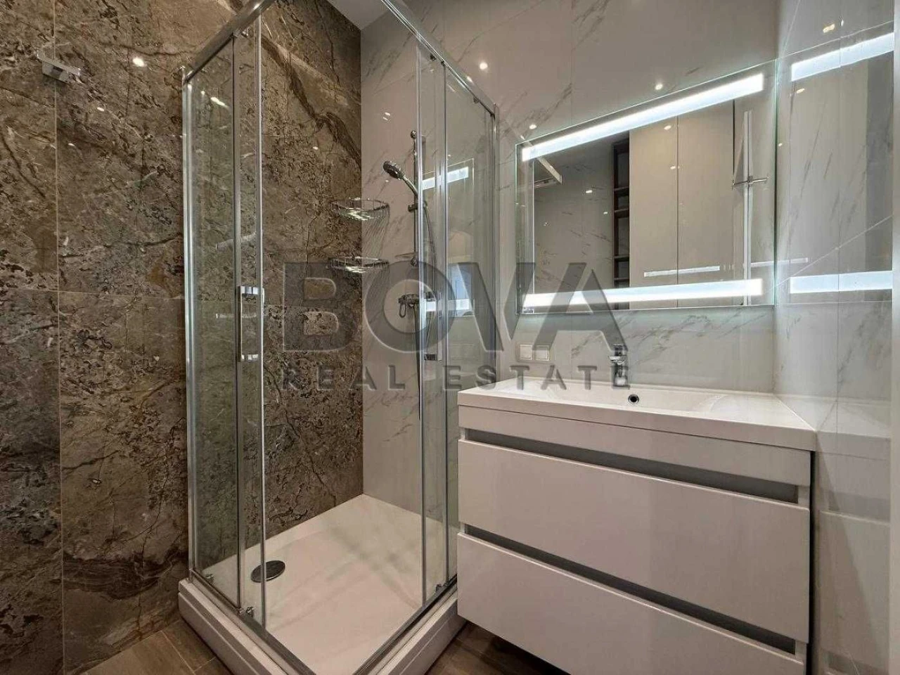 Apartment for Sale: 55m2 Apartment in Cardinal Pecersky Tutyunika Center