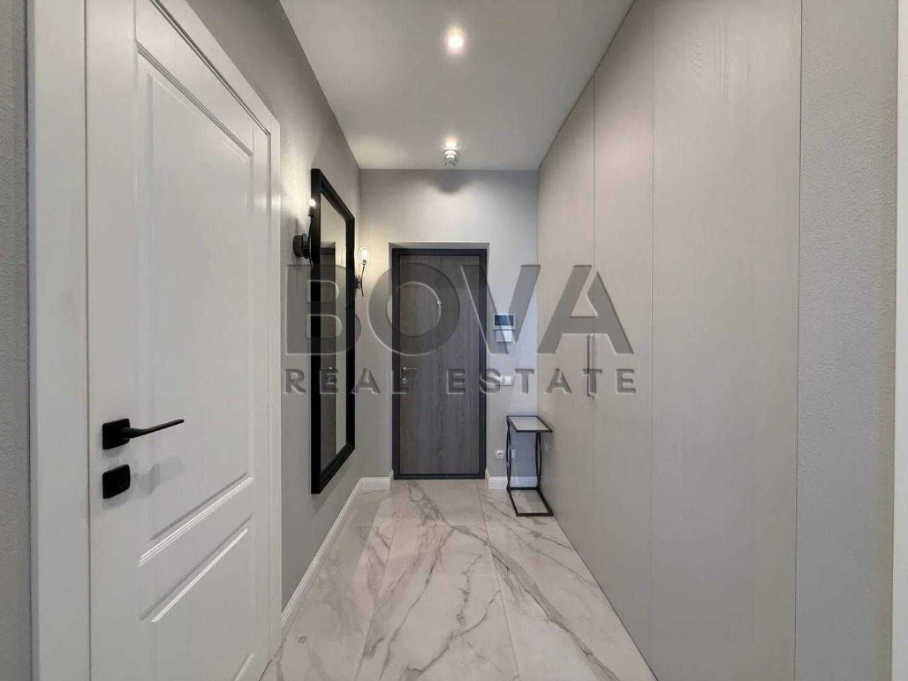 Apartment for Sale: 55m2 Apartment in Cardinal Pecersky Tutyunika Center