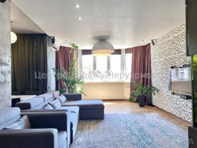 Квартира с тремя комнатами, 110 кв. м.