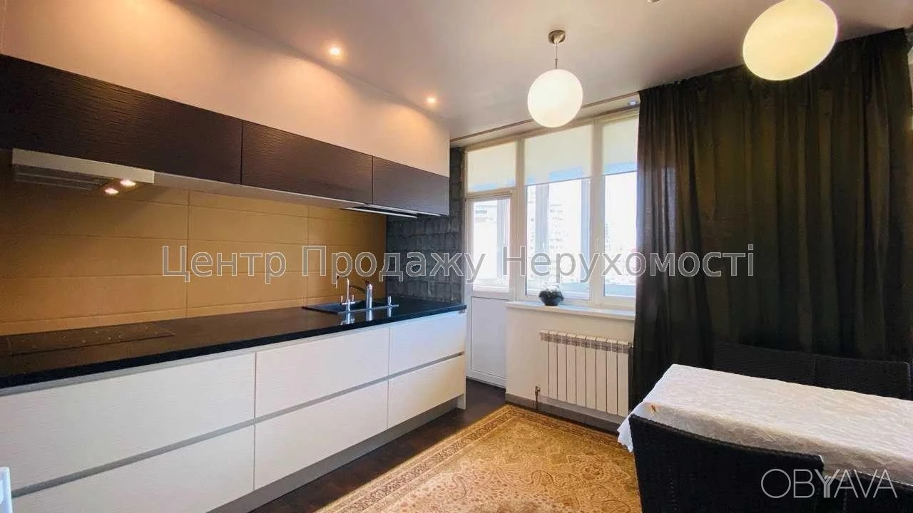 Квартира с тремя комнатами, 110 кв. м.