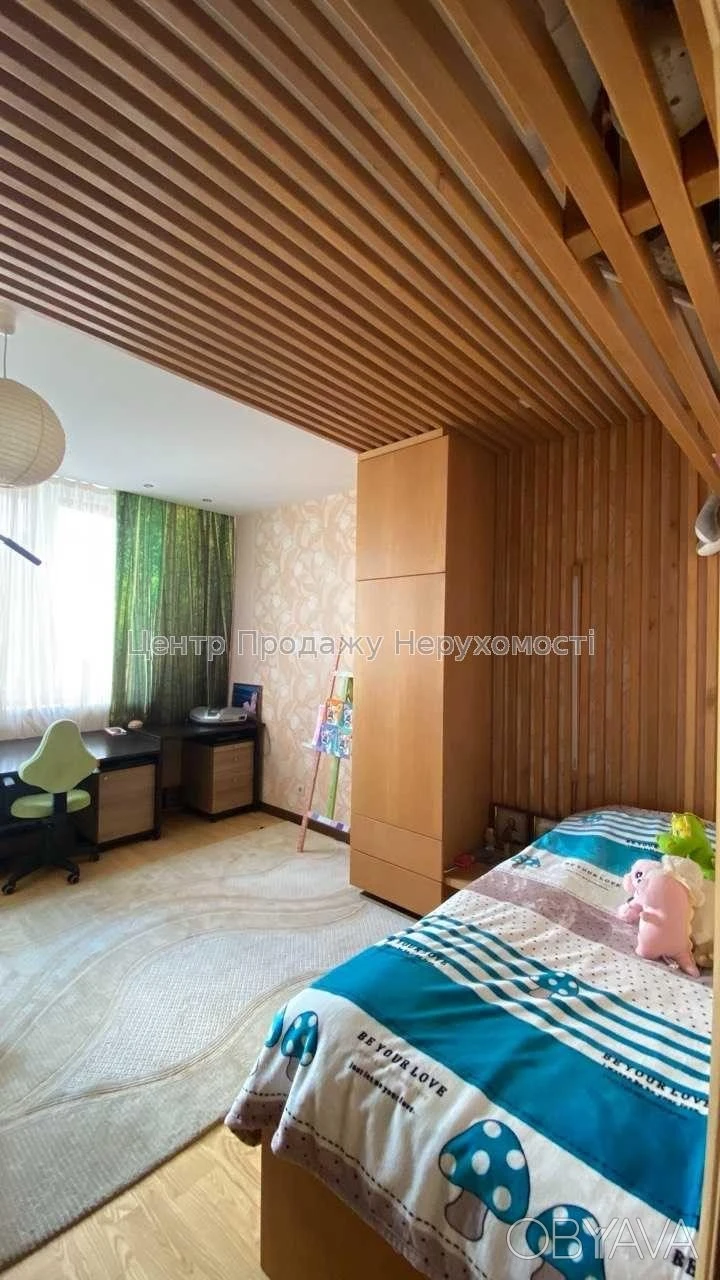 Квартира с тремя комнатами, 110 кв. м.