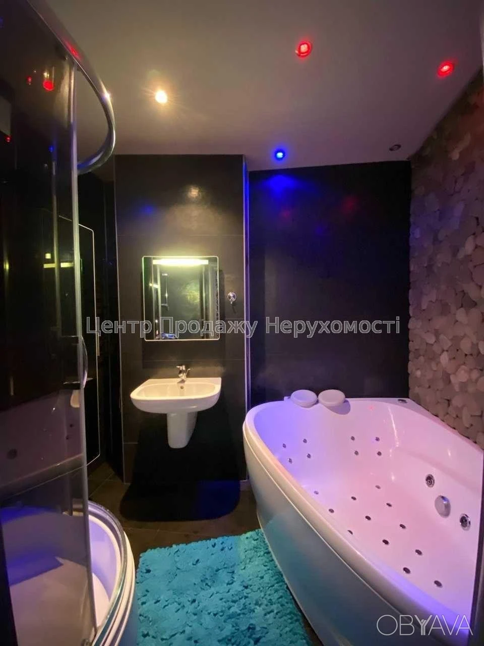 Квартира с тремя комнатами, 110 кв. м.