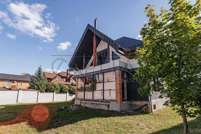 Sale of a house, KM Konik, Holosiiv district