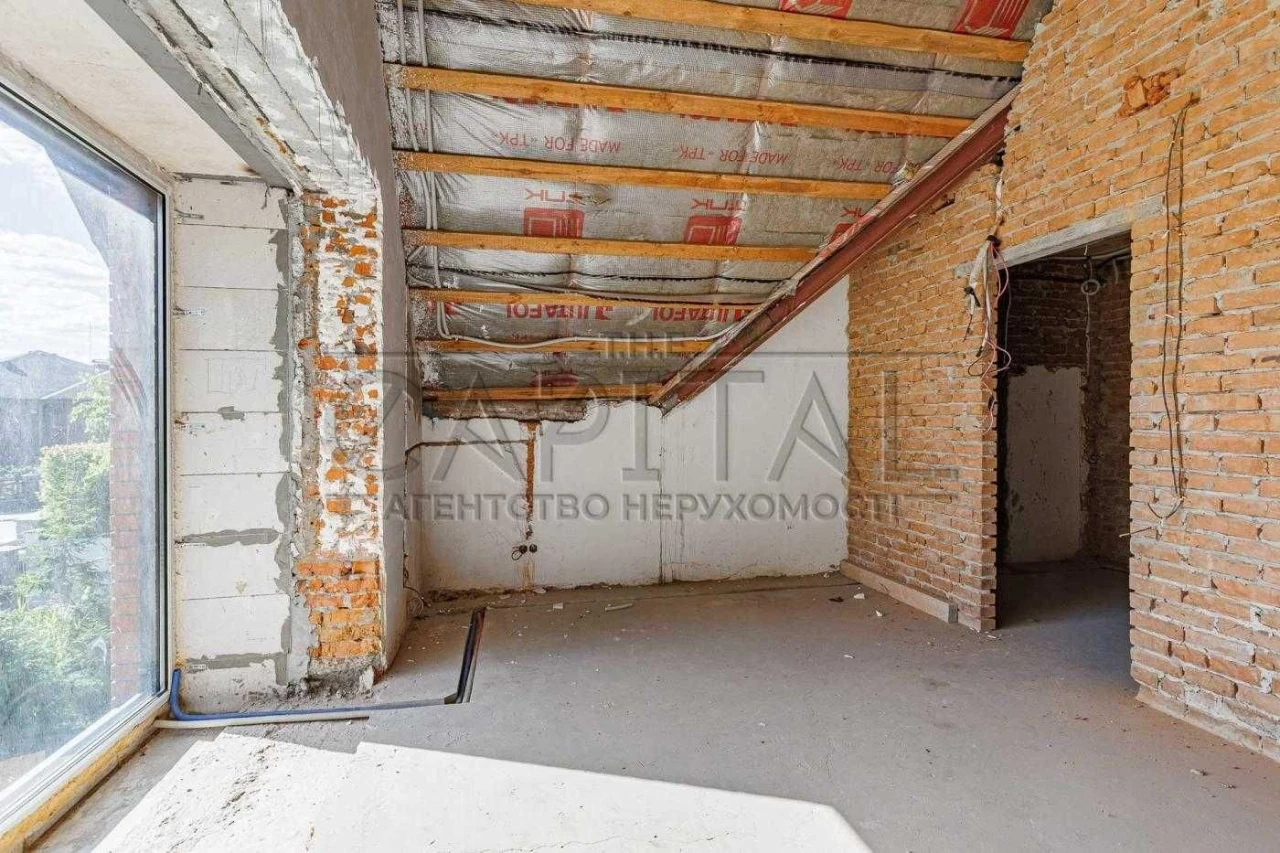 Sale of a house, KM Konik, Holosiiv district