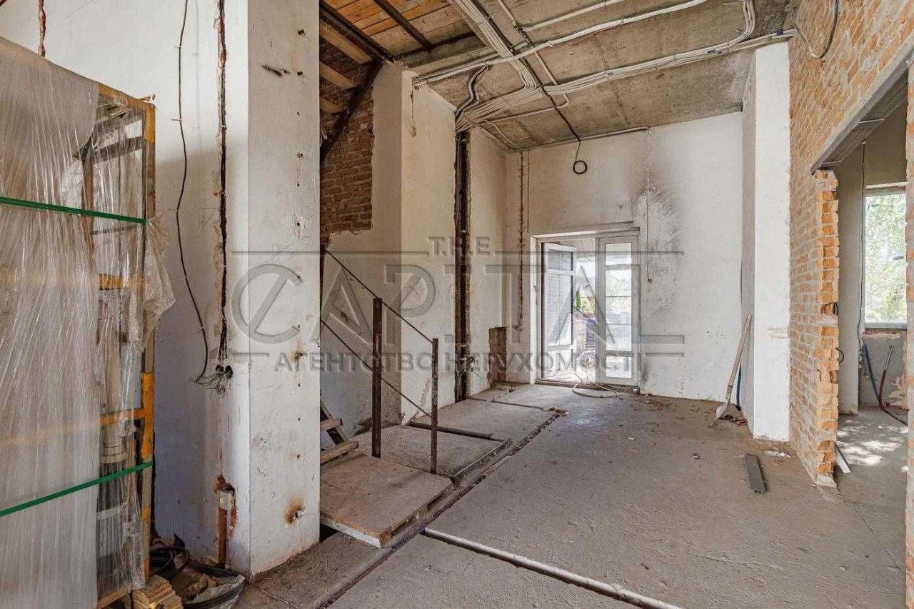 Sale of a house, KM Konik, Holosiiv district