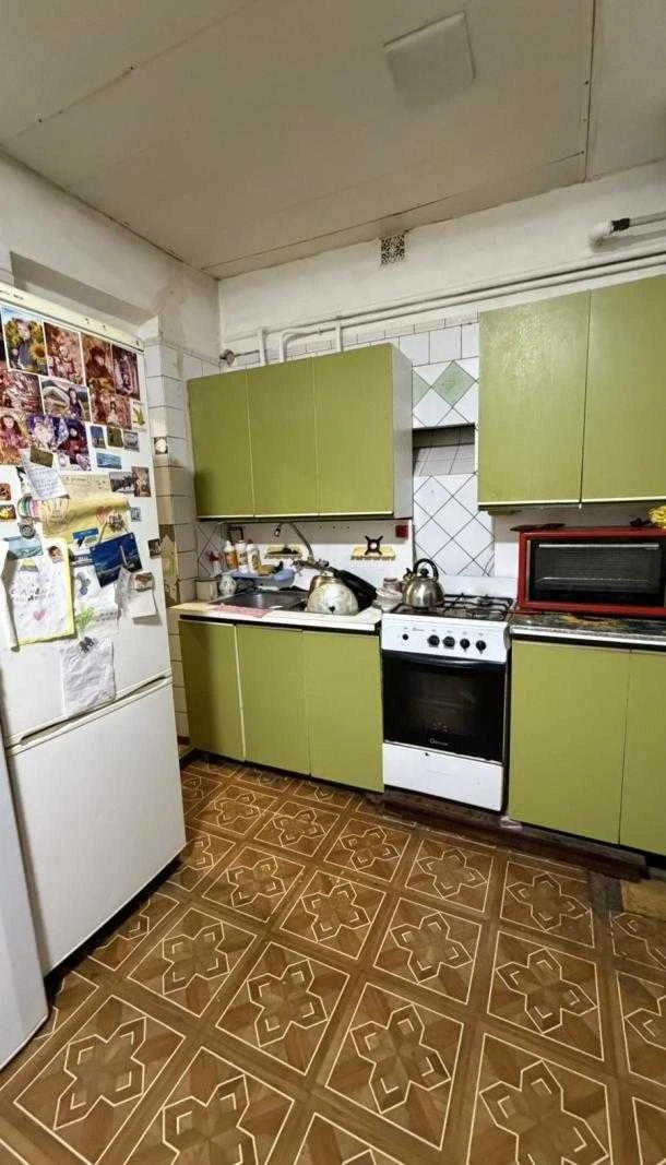 Selling a spacious 3-room apartment in Filipyivka