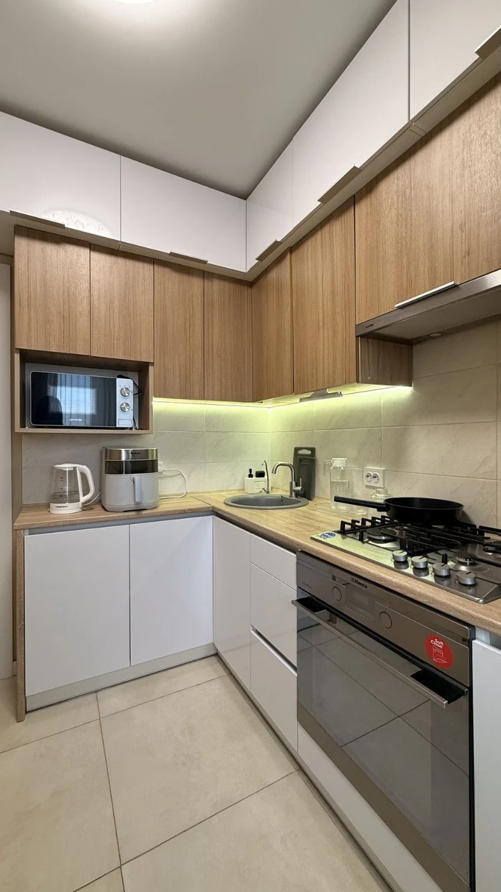 Sale of a modern 1-bedroom apartment with renovation on Kropivnytska Street