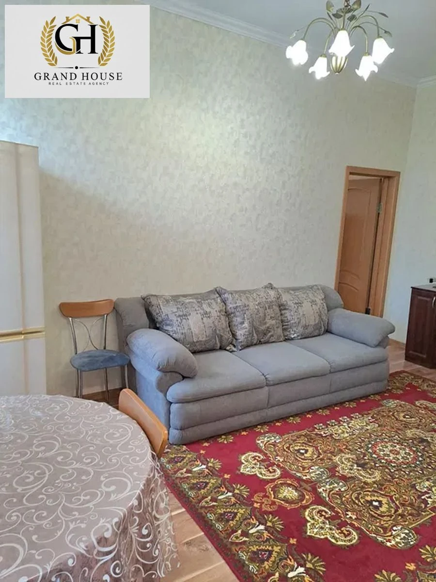 Продам двокімнатну квартиру в центрі міста.