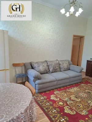 Продам двокімнатну квартиру в центрі міста.