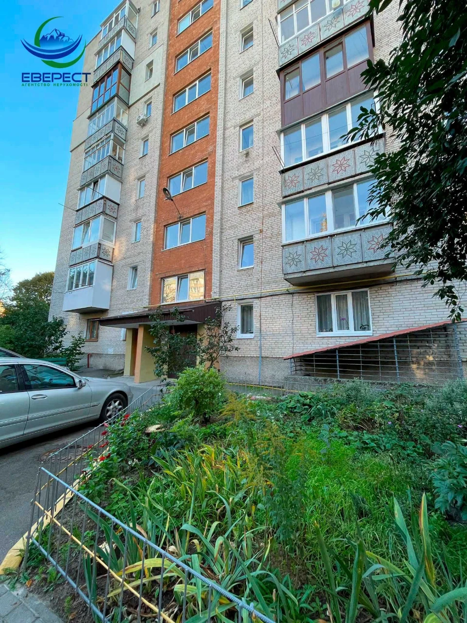 Продаж 3 кімнатної квартири  в цегляному будинку