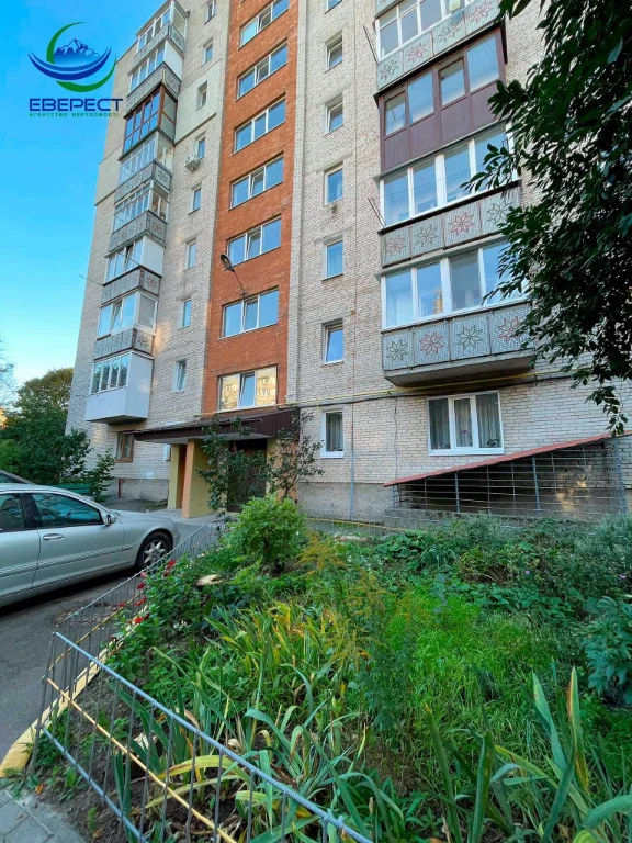 Продаж 3 кімнатної квартири  в цегляному будинку