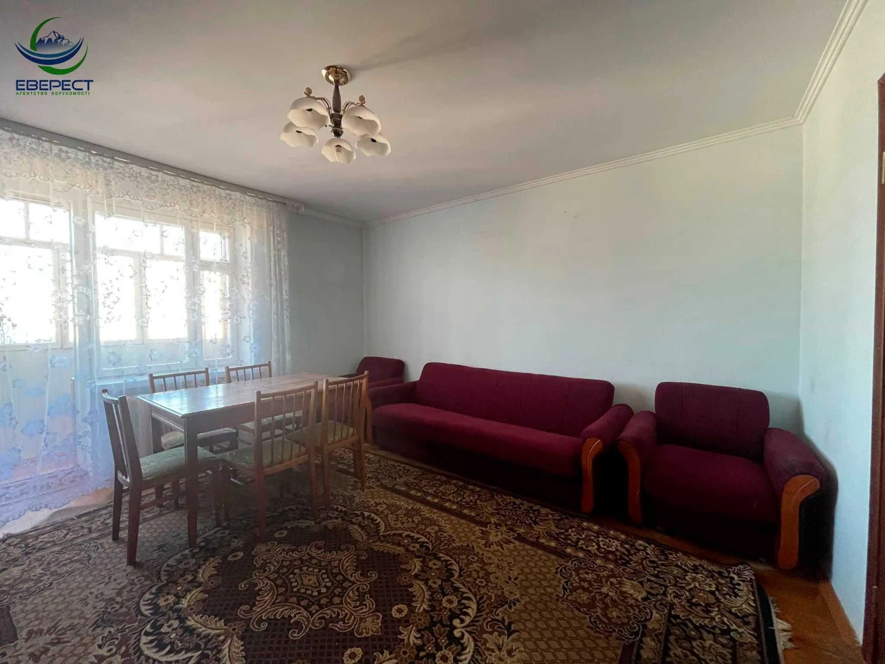 Продаж 3 кімнатної квартири  в цегляному будинку