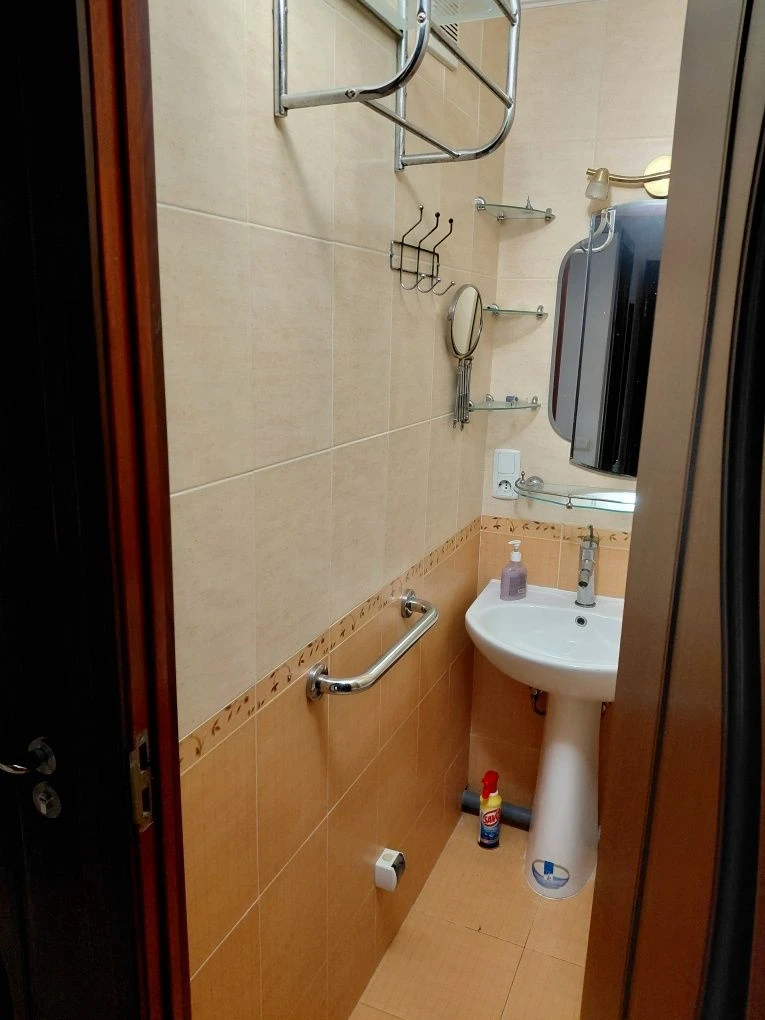 Sale of a good 2-room apartment (Victory Square).