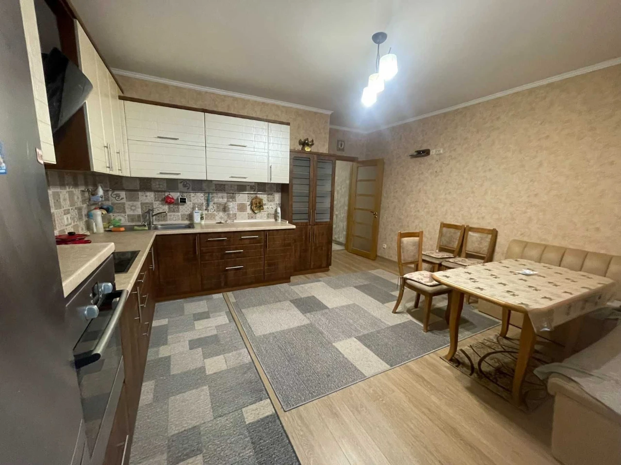 Продам великогабаритну трикімнатну квартиру. Центр. Закритий