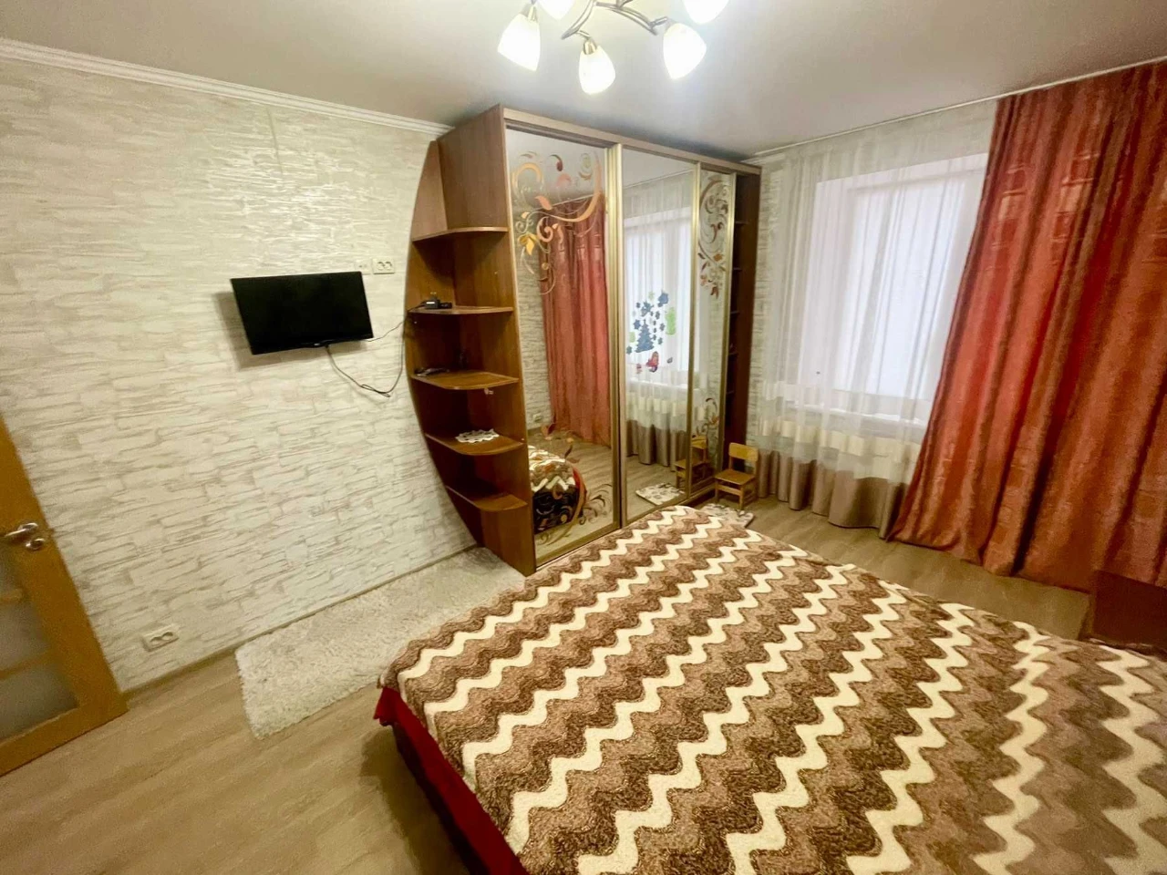 Продам великогабаритну трикімнатну квартиру. Центр. Закритий