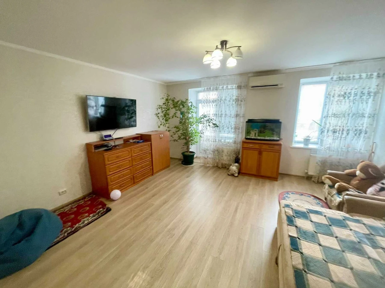 Продам великогабаритну трикімнатну квартиру. Центр. Закритий