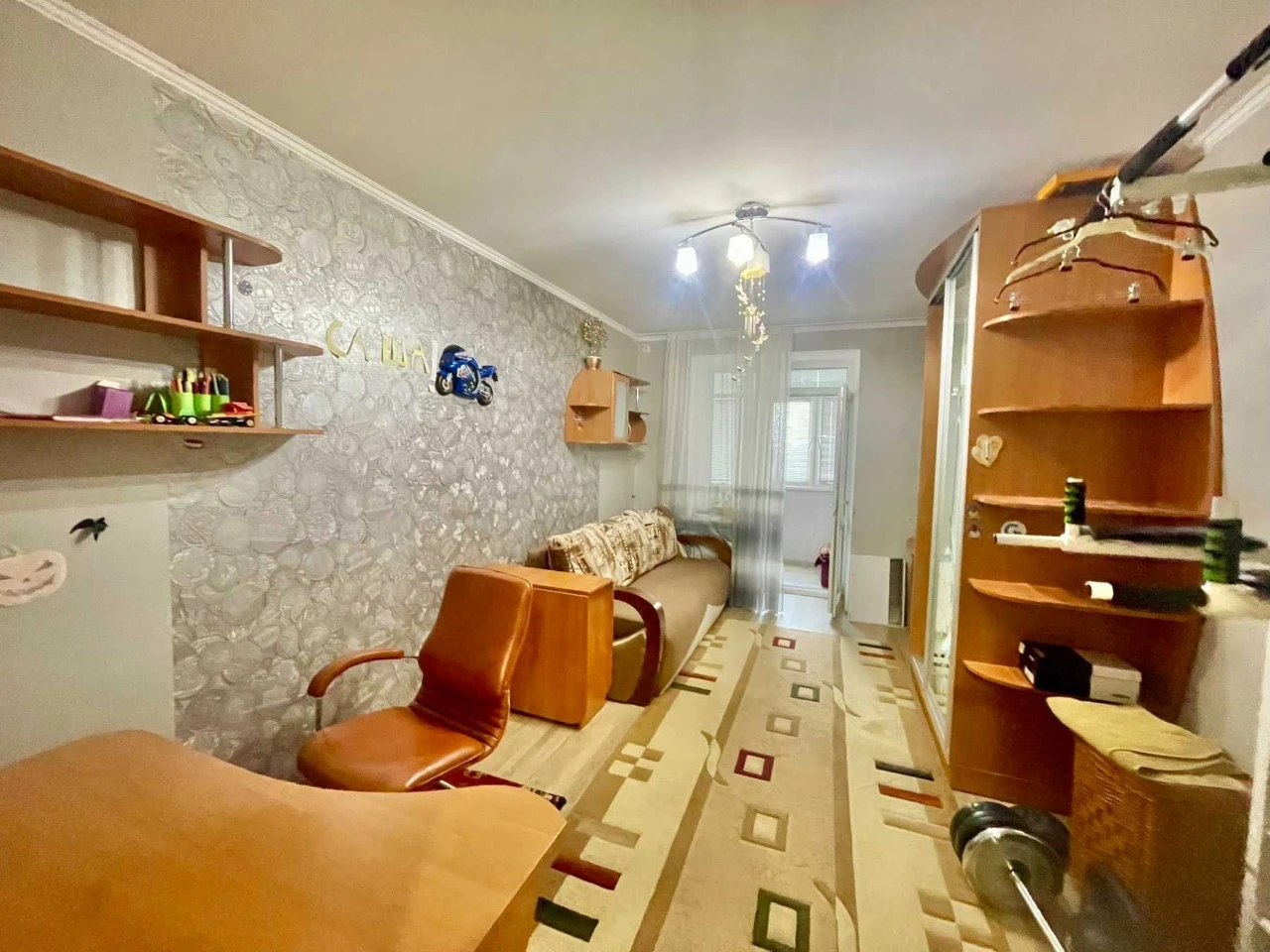 Продам великогабаритну трикімнатну квартиру. Центр. Закритий