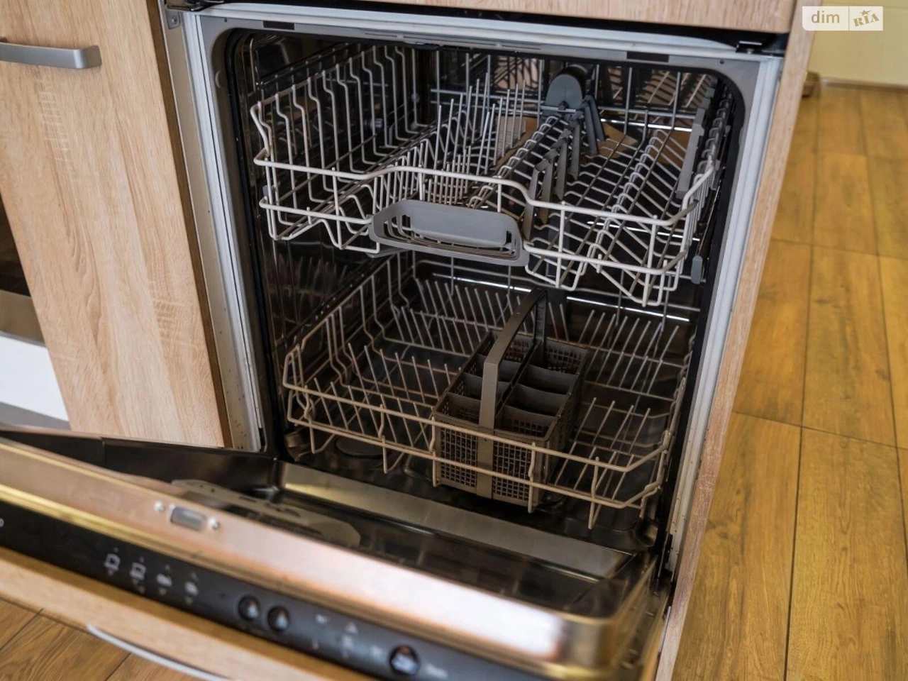 Apartment for Sale: Center