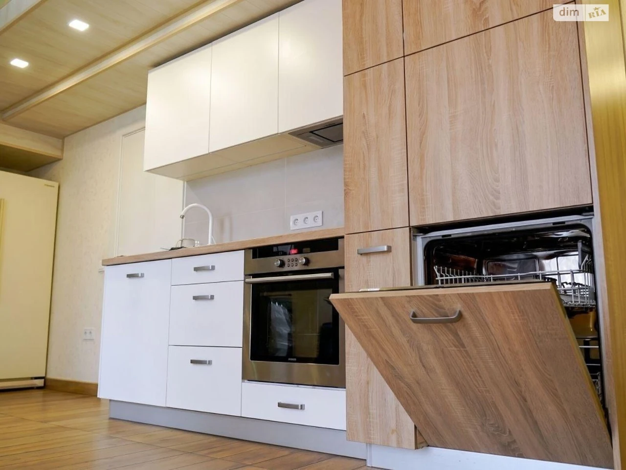 Apartment for Sale: Center