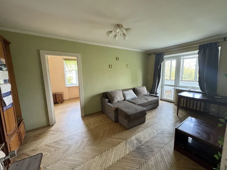 Sale of a 2-bedroom apartment on Volodymyr Veliky Street.