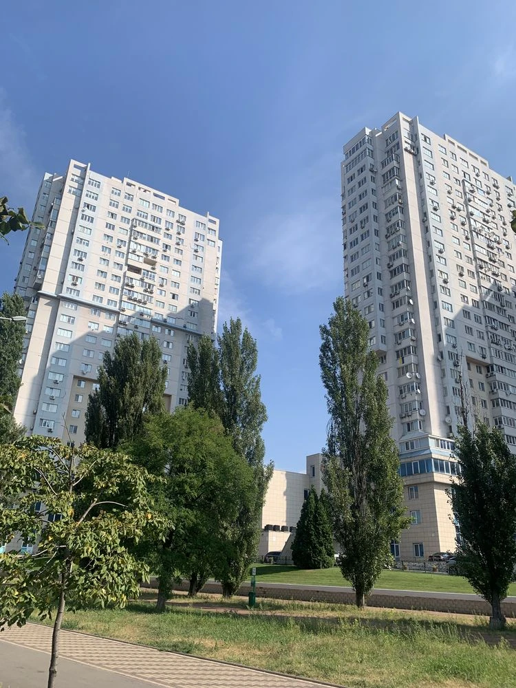 Продаж підземного паркомісця-укриття 16.8м.вул. Шумського 1.