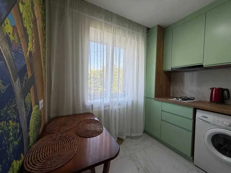 Продам 1 кімнатну квартиру вул. Шалімова 7а